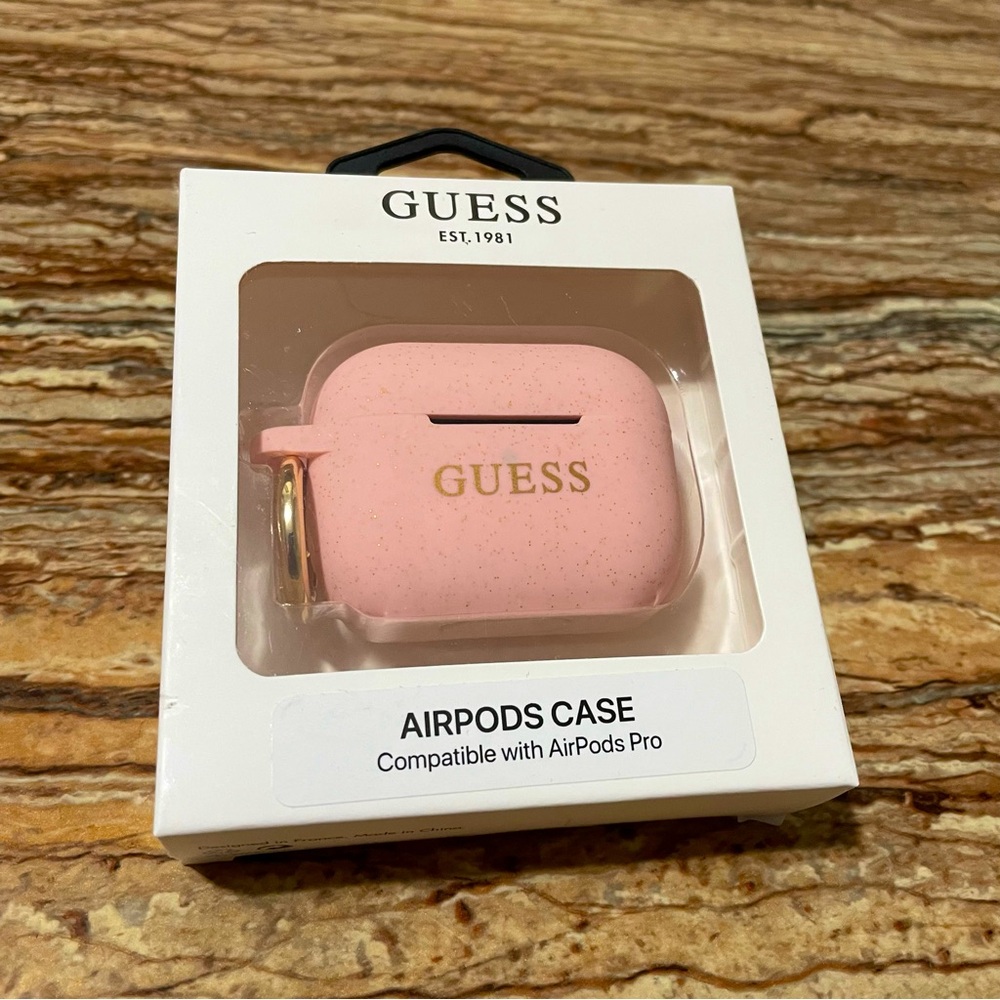 Guess - Picture 6 of 8